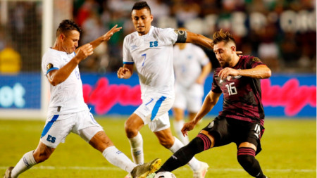 Отборите на САЩ и Мексико спечелиха групите си на футболния