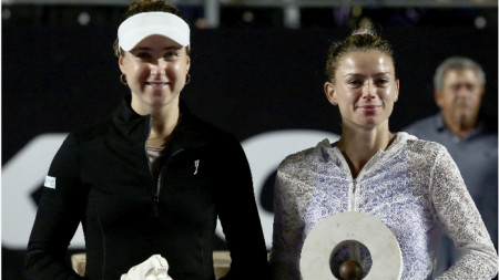 Шампионката Джорджи (вдясно) и финалистката Петершон.