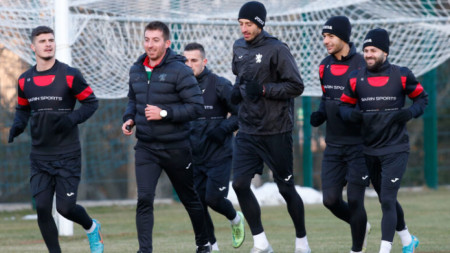 Българският национален отбор по футбол трябваше да излети за Катар