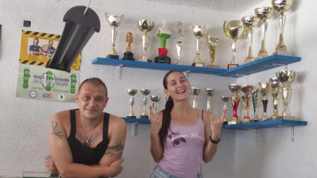 Иван Ефтимов и Ралица Димитрова от спортния клуб по футбол на маса „Джа-Ра“