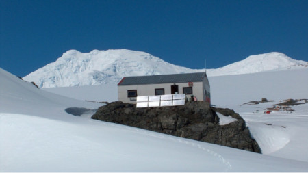 Втората група от 30 ата българска антарктическа експедиция вече е в 