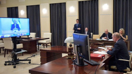 От резиденцията си в Ново Отарьово в срещата се включи и руският президент Владимир Путин