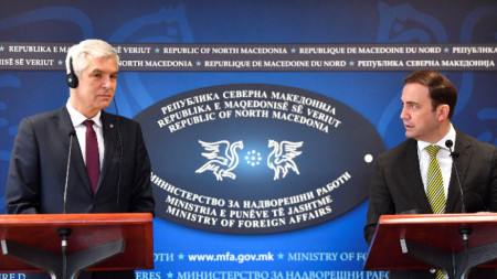 Външните министри на Словакия Иван Корчок (вляво) и на Северна Македония Буяр Османи - Скопие, 8 февруари 2021