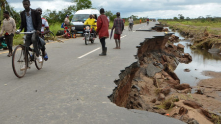Циклонът Идай причини огромни наводнения и разрушения в Мозамбик, Зимбабве и Малави.