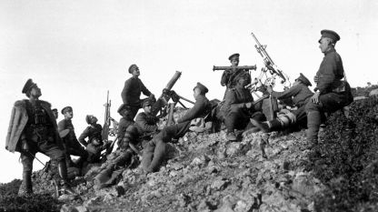 Български картечари с трофейни френски картечници пригодени за стрелба против самолети