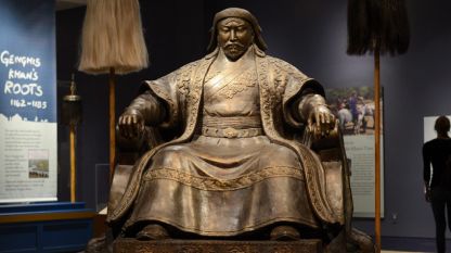 Реплика на бронзова статуя на Чингис хан в природонаучния музей в Атланта, Джорджия (САЩ).