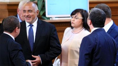 Boyko Borissov (L) and Kornelia Ninova in parliament