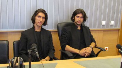 Братята Реджеп (вляво) и Емрах Якъбови в студиото на предаването.