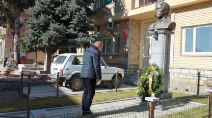 Кметът на Кюстендил положи венец и отдаде почит пред паметника на Левски в Босилеград