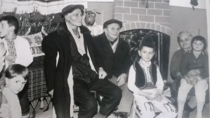 От ляво на дясно- свекърът Михаил Кънин, бащата на Емилия- Кръсто Джонов и майка й- Невена Джонова