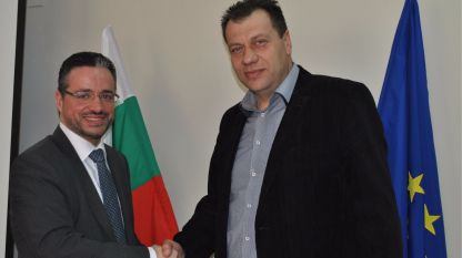 Регионалният мениджър на ЧЕЗ за България Карел Крал и областният управител на област Благоевград Бисер Михайлов