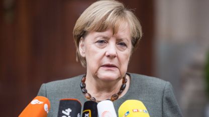 Ангела Меркел пред медиите в Берлин преди началото на разговорите.