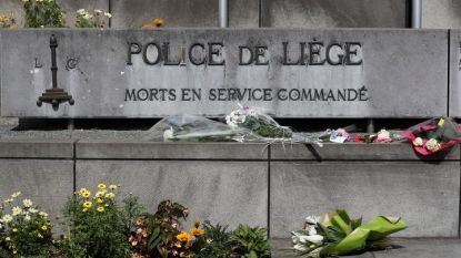 Цветя са поставени до табло с надпис „Загинали по време на служба“ пред полицейски участък в Лиеж в памет на убитите във вторник две полицайки Люсил Гарсия (53 г.), която неотдавна станала баба, и Сорая Белкасеми (45 г.), която има близнаци на 13 години.