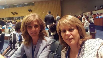 Росица Димитрова (вляво) по време на участието ѝ в сесия на Конференцията за правата на хората с увреждания в Ню Йорк.