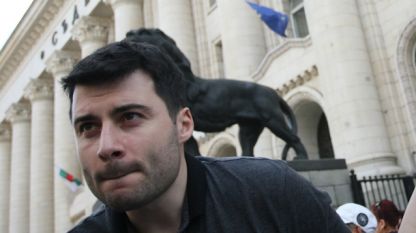 Желяз Андреев на протест в негова защита пред Съдебната палата в София.