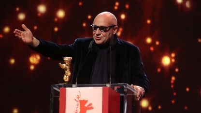 Режисьорът Джанфранко Рози получава наградата „Златна мечка“ за най-добър филм