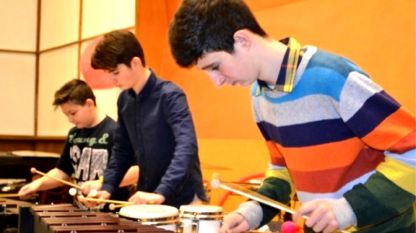 Νεαροί περκασιονίστες από το Μουσικό Σχολείο στη Σόφια 