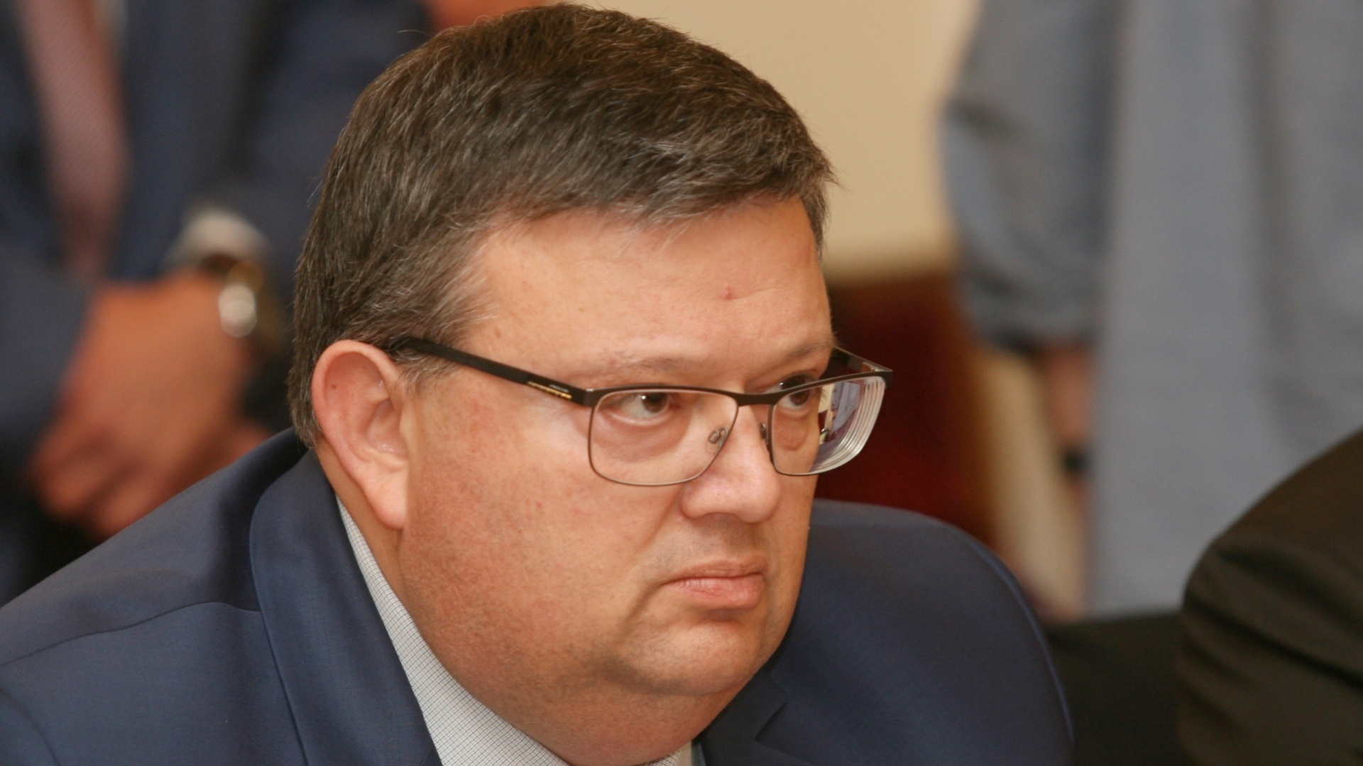 Цацаров: Прокуратурата повдига обвинения на конкретни лица, а не на  организации - От деня - БНР Новини