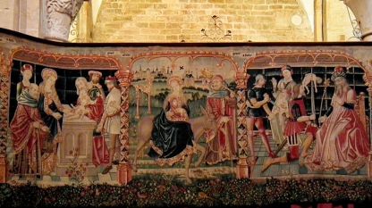 Колекцията от красиви средновековни гоблени се намира в базиликата Нотр Дам във френския град Бон.