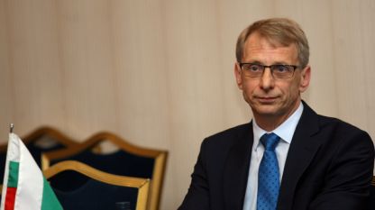 Служебният министър на образованието Николай Денков реагира остро по темата