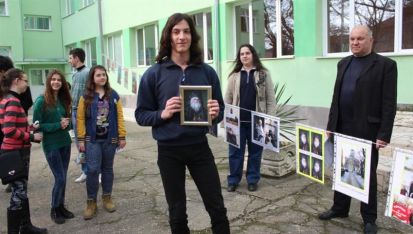 Ивайло Стоянов с портрета на Екзарха