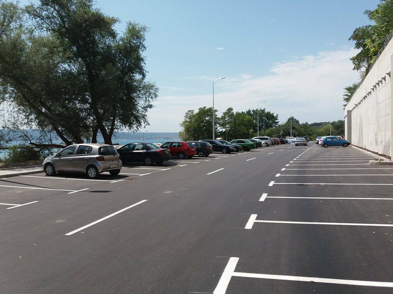 Безплатният нов паркинг на Алея първа вече се пълни с автомобили - Новини