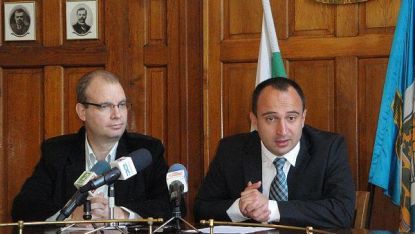 Петър Лазаров и Стефан Стоянов на пресконференция в Община Пловдив