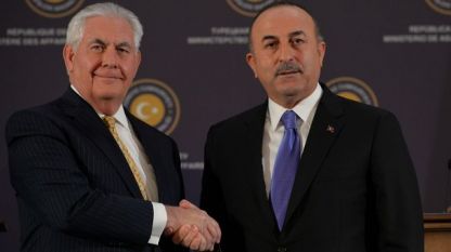 Държавният секретар на САЩ Рекс Тилърсън (вляво) и турският му колега Мевлют Чавушоглу на пресконференцията им в Анкара.