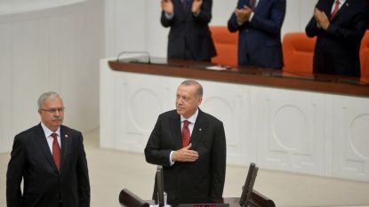 Реджеп Ердоган полага клетва в турския парламент в Анкара, с което започва вторият му мандат с увеличени правомощия.