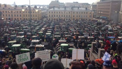 Протестиращи фермери блокираха центъра на Хелзинки с трактори