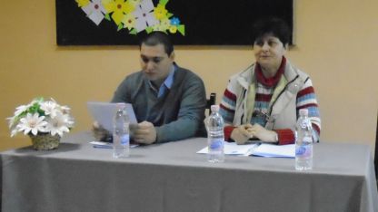 Иван Базов -председател и Любка Ангелова - секретар на читалището в Ново село.