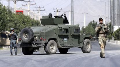Афганистанските сили за сигурност блокираха района около комплекса на вътрешното министерство в Кабул, което бе атакувано от 10-ина въоръжени мъже.