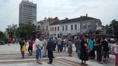 Пред сградата на съда във Видин се събраха граждани в подкрепа на искането на прокуратурата