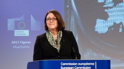 Комисарят по транспорта Виолета Булц обяви в Брюксел, че идния месец Еврокомисията ще предложи нови мерки за безопасност по пътищата.