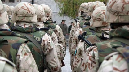 Френски източник поясни, че президентът Макрон говори повече за по-тясна координация между армиите на страните членки на ЕС, отколкото за наднационална армия. 