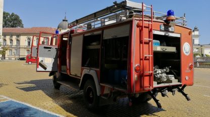 Противопожарният автомобил, който също беше включен в протеста на полицаите и пожарникарите