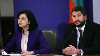 Zëvendëskryeministrja Meglena Kuneva dhe Ministri i Drejtësisë Hristo Ivanov duke prezantuar Strategjinë e re për prevencën e korrupsionit.