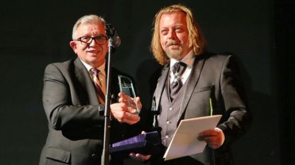   Dimitır Hristov, 2015/2016 sezonunda Balkan ülkelerinden solistler, müzisyenler ve şes sanatçılarıyla gerçekleştirdiği konserler dizisinden dolayı “Kristal lir” ödülüne layık görüldü.
