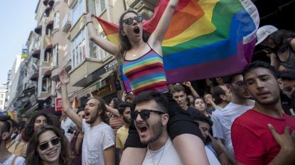 Гей парадът в Истанбул беше разпръснат с полицейска намеса.