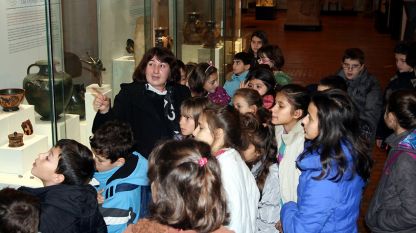 Деца общуват с древността в Националния археологически музей. На „разходка” из Античния свят, под вещото ръководство на гл.ас. д-р Красимира Карадимитрова