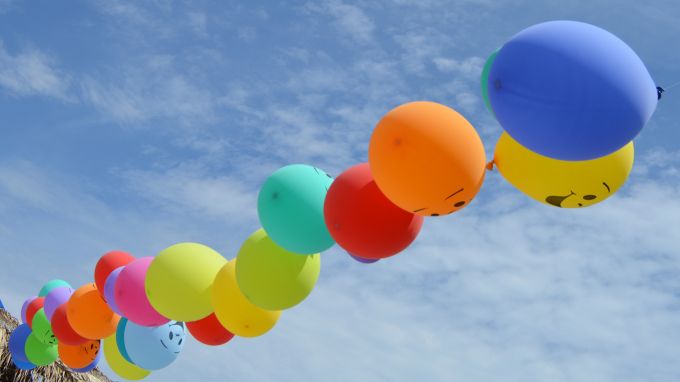 Детско шоу  с вълшебни балони, фокуси и номера, песнички и