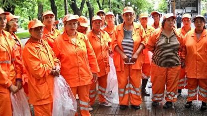 Работници на "Нелсен чистота" заплашват с гладна стачка и самозапалване