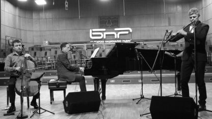 Матиа Дзапа (виолончело), Ивайло Ковачев (пиано) и гост Теодосий Спасов (кавал)