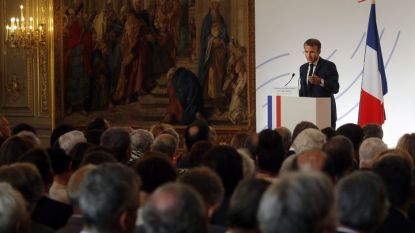 Еманюел Макрон говори пред годишната среща на френските посланици в Елисейския дворец.