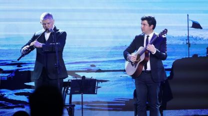 Theodosij Spasov (majtas) dhe Hristijan Cvjatkov (kitarë)