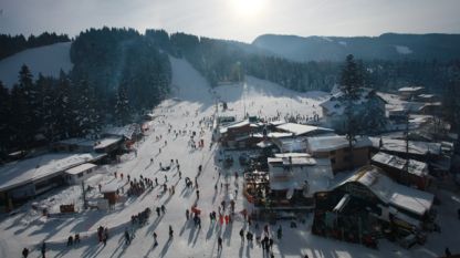 Άποψη από το χιονοδρομικό κέντρο Μπόροβετς