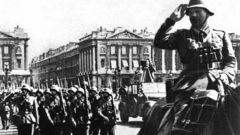 Германските войски маршируват по улиците на Париж през лятото на 1940 година