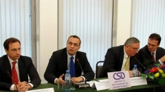 Ο πρόεδρος της κοινοβουλευτικής Επιτροπής οικονομικής πολιτικής, ενέργειας και τουρισμού, Μαρτίν Ντιμιτρόφ, μιλά κατά την ανακοίνωση των αποτελεσμάτων