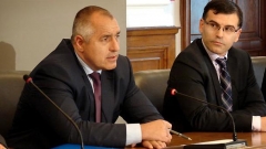 “Ne zyrtarisht heqim dorë të anëtarësojmë për Eurozonën në këtë moment, sepse me këtë deficiti nuk i plotësojmë kriteret për anëtarësim” - komentoi kryeministri bullgar Bojko Borisov (majtas).
