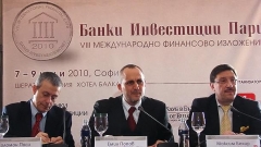 Në fotografinë (nga e djathta në të majtë): Presidenti i Konfederatës së sindikatave të pavarura në Bullgari Zheljazko Hristov, ministri i financave Simeon Djankov, kryetari i Dhomës ekonomike bullgare Bozhidar Danev dhe zëvendëskryetari i Konfederatës së punëdhënësve dhe industrialistëve në Bullgari Llukan Llukanov